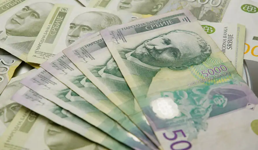 Prosečna plata u avgustu 117.282 dinara, pola radilo za manje od 93.325 dinara